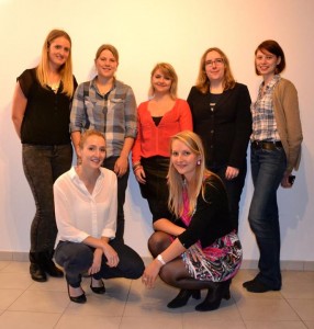 De gauche à droite : Delphine, Maéva, Marion, Sylvie, Barbara. Devant : Juliette, Laura.
